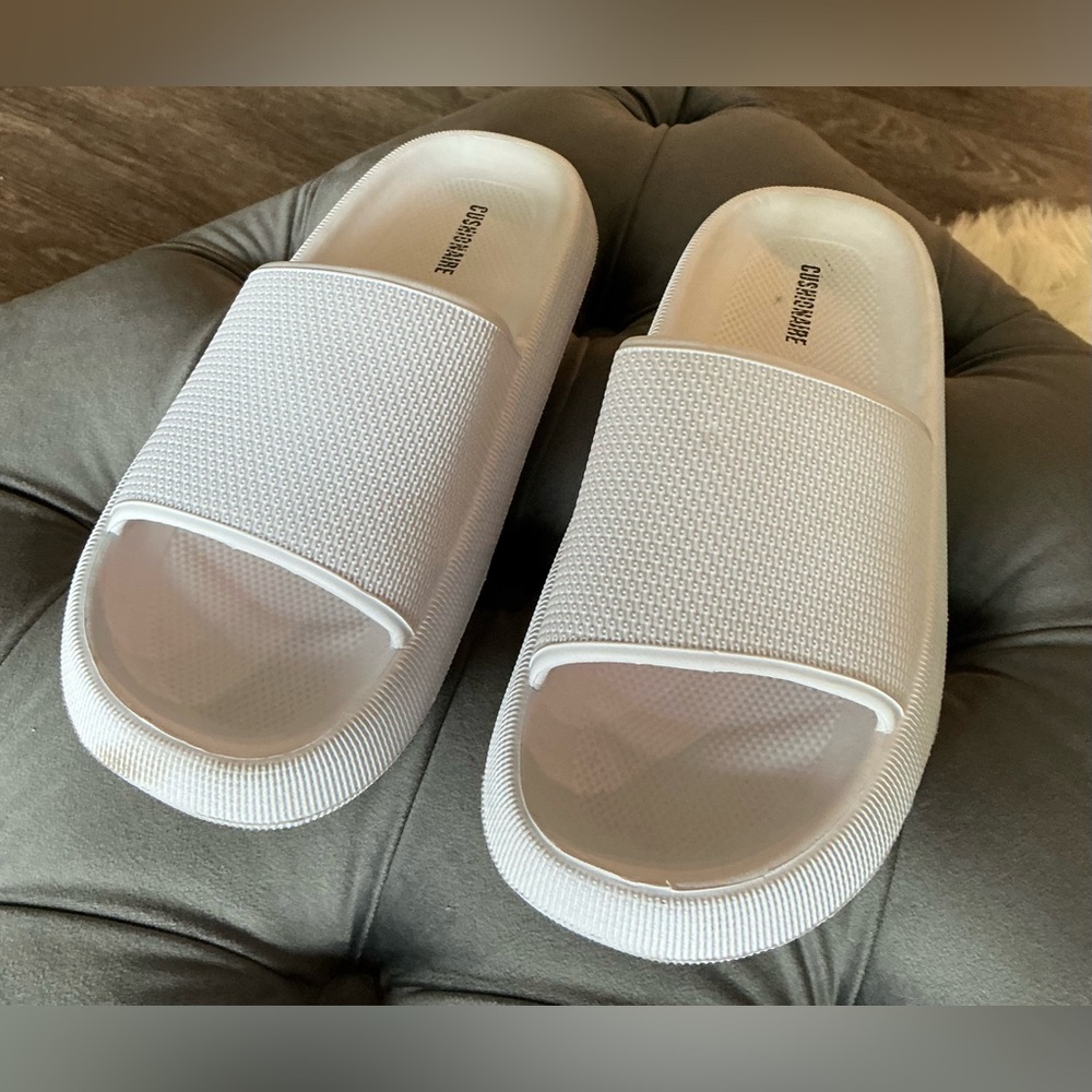 Cushionare White Slide Sandals